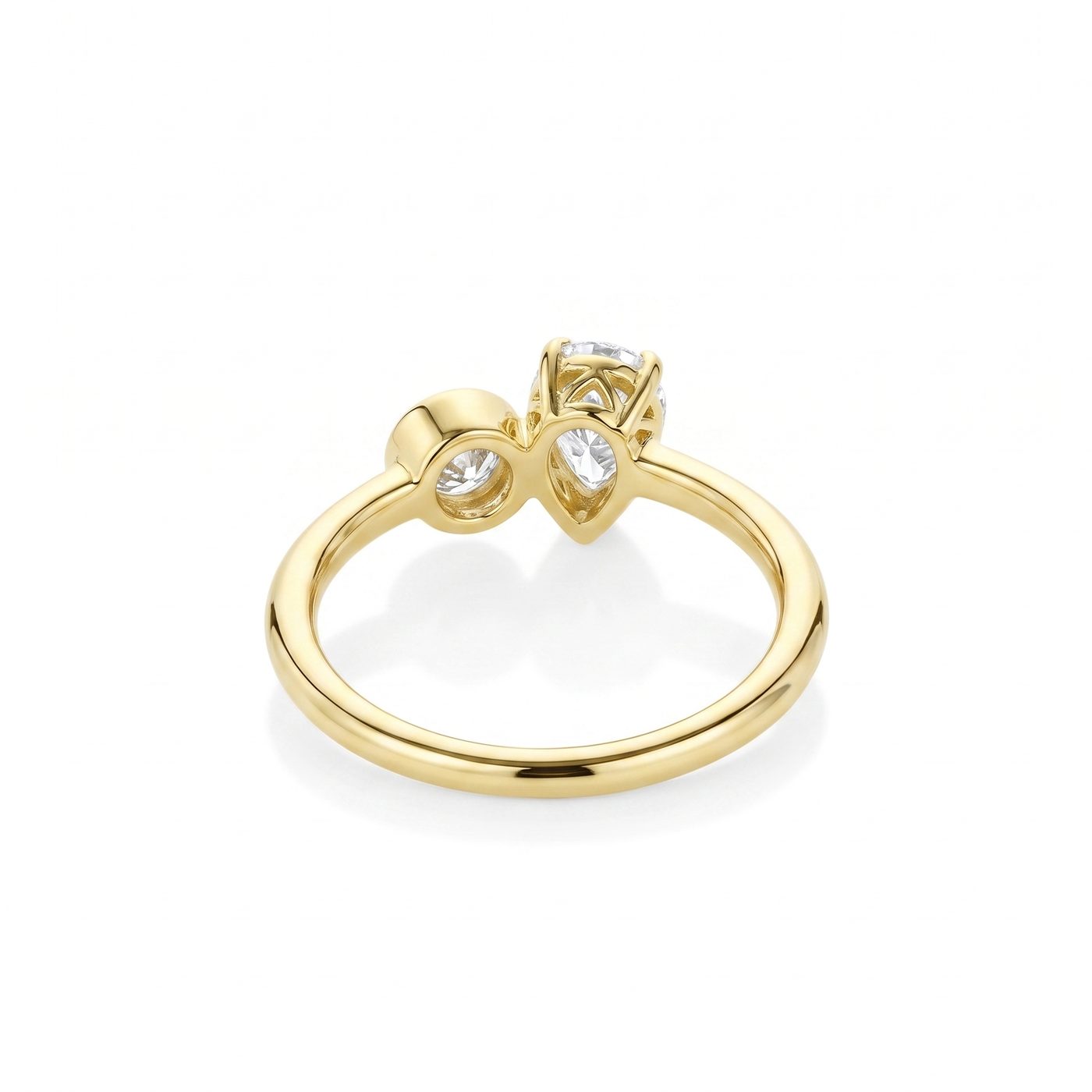 0.48ct Pear Shape Diamond and 0.22ct Round Diamond Toi et Moi