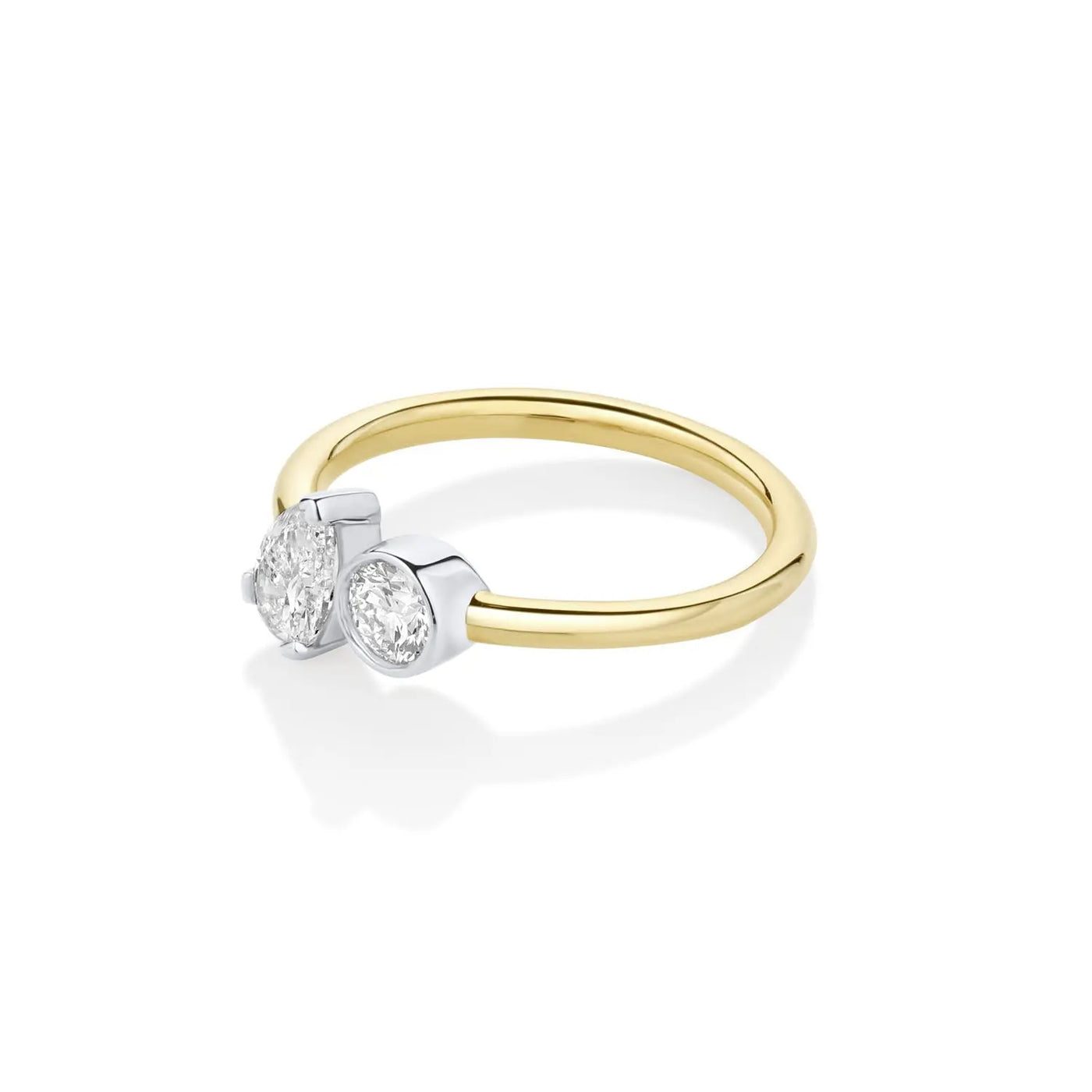 0.48ct Pear Shape Diamond and 0.23ct Round Diamond Toi et Moi