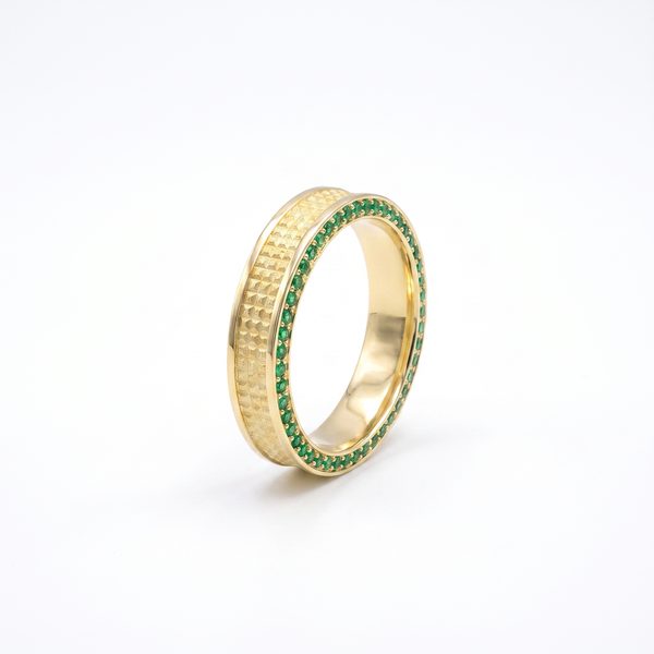 Gojard Ring 6mm w/ Emeralds