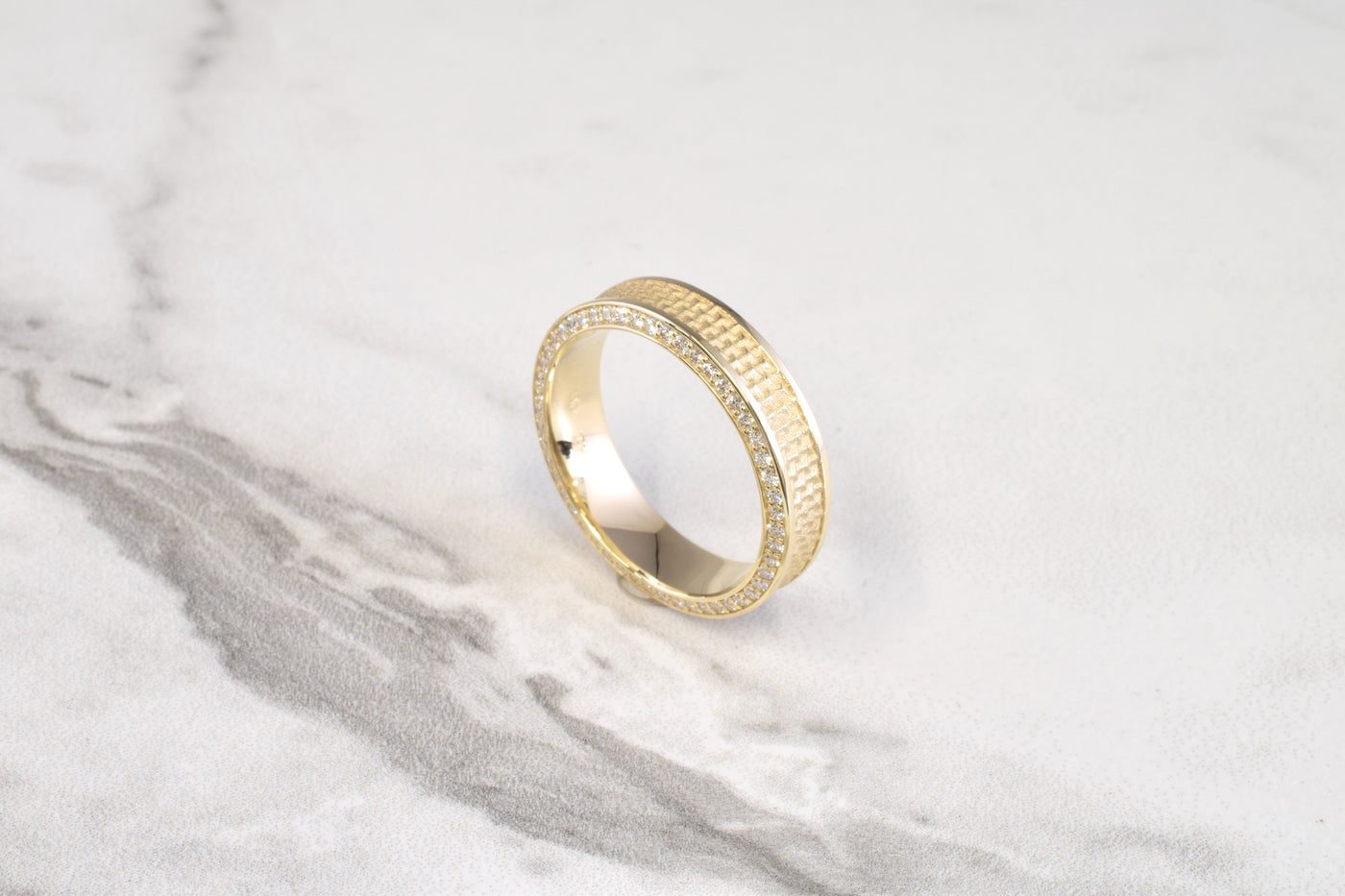 Gojard Ring 6mm W/ Diamonds