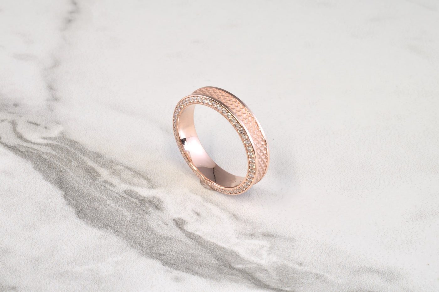 Gojard Ring 6mm W/ Diamonds