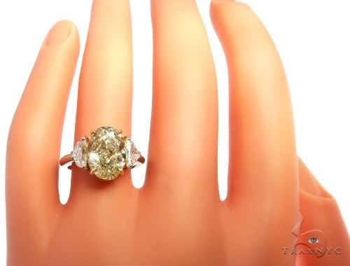 Oval Diamond Engagement Ring 64521