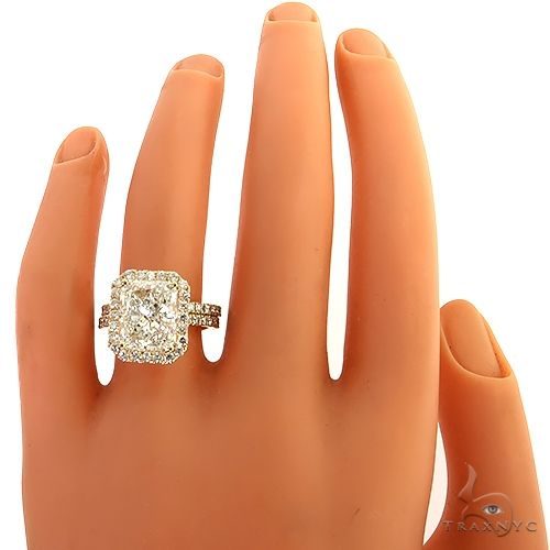 Radiant Cut Diamond Engagement Ring 68944