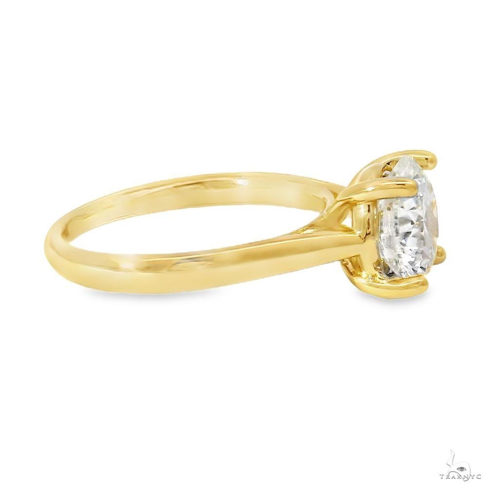 Solitaire Round Brilliant Diamond Engagement Ring 70118