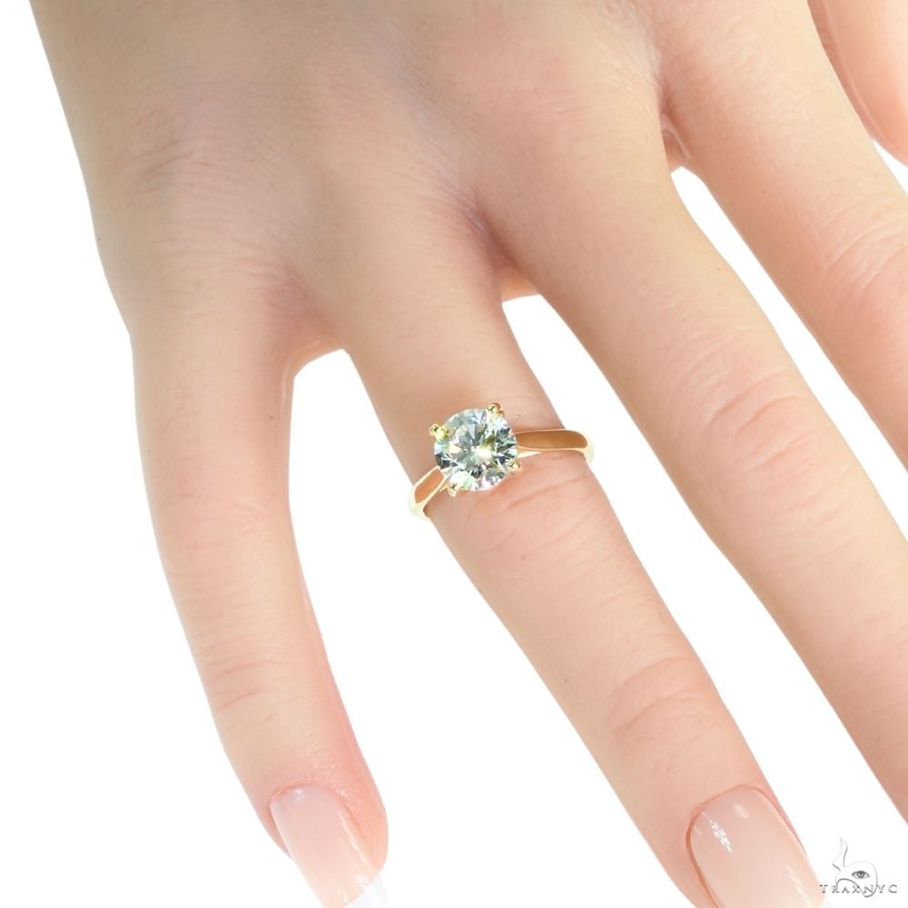 Solitaire Round Brilliant Diamond Engagement Ring 70118