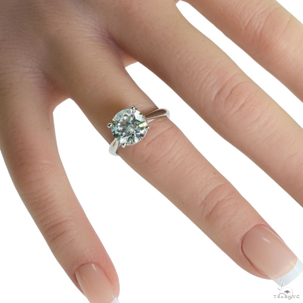 Solitaire Round Brilliant Diamond Engagement Ring 70119