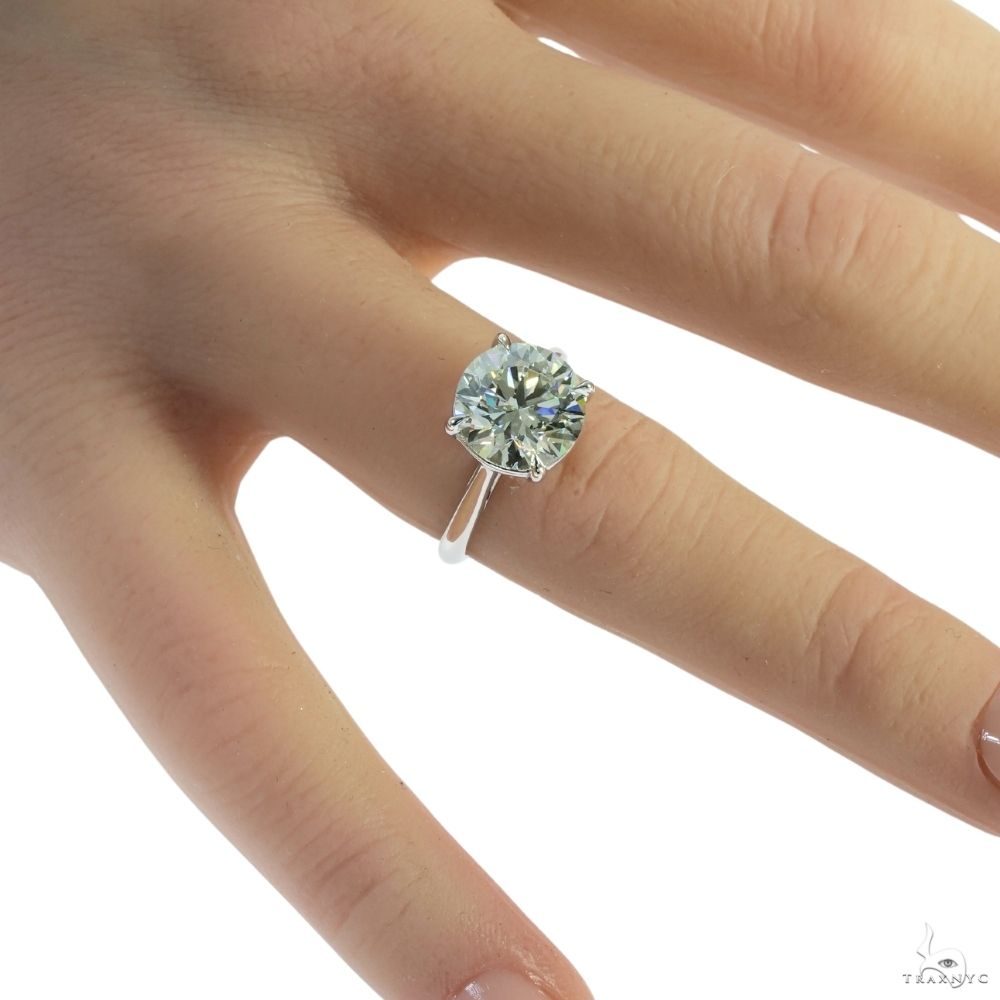 Solitaire Round Brilliant Diamond Engagement Ring 70120