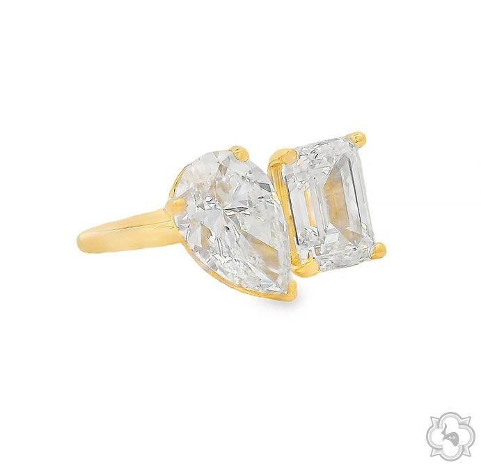 The Toi et Moi Emerald and Pear Engagement Ring 70476